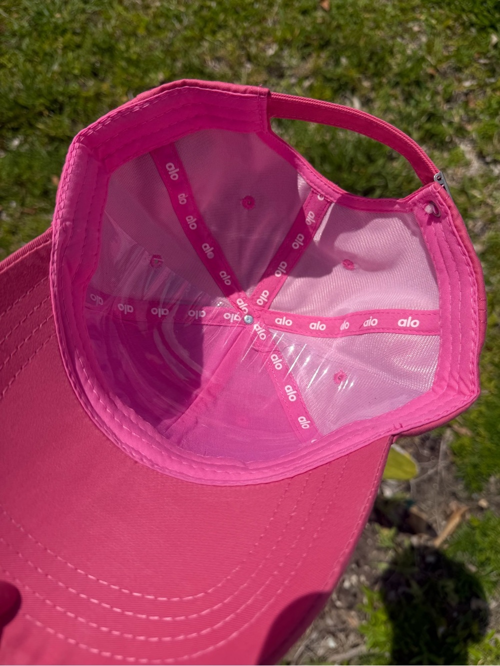 ALO Yoga Off Duty Hot Pink Logo Strapback Cap In Paradise Pink - Picture 16 of 16